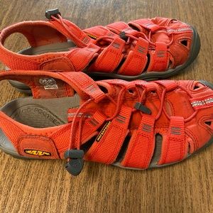 Ladies size 6 Keen Sandals